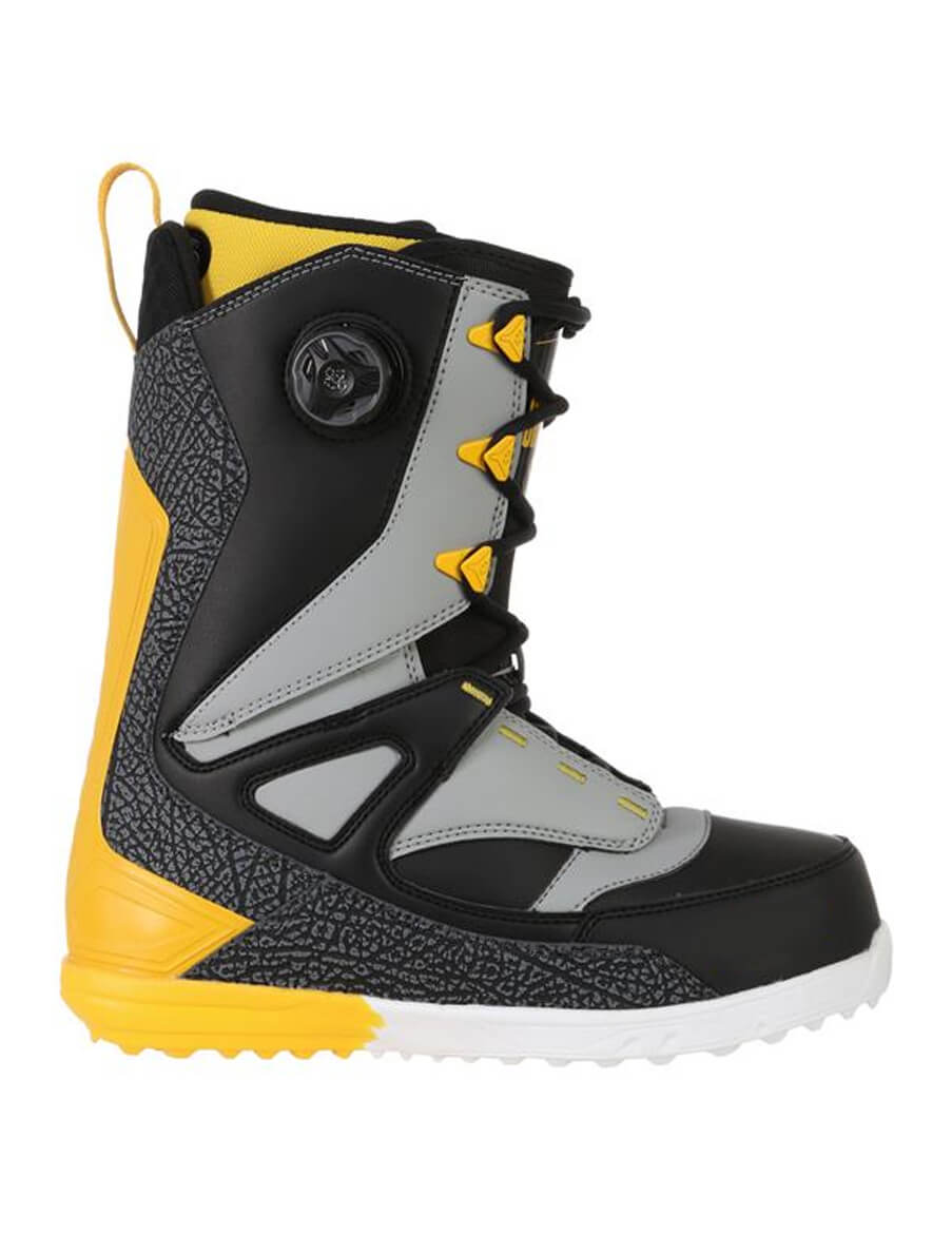 Yellow_boots_01.jpg